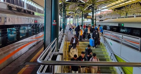 KAI Mengoperasikan Kereta Tambahan Antisipasi Lonjakan Penumpang Selama Periode Arus Mudik Lebaran